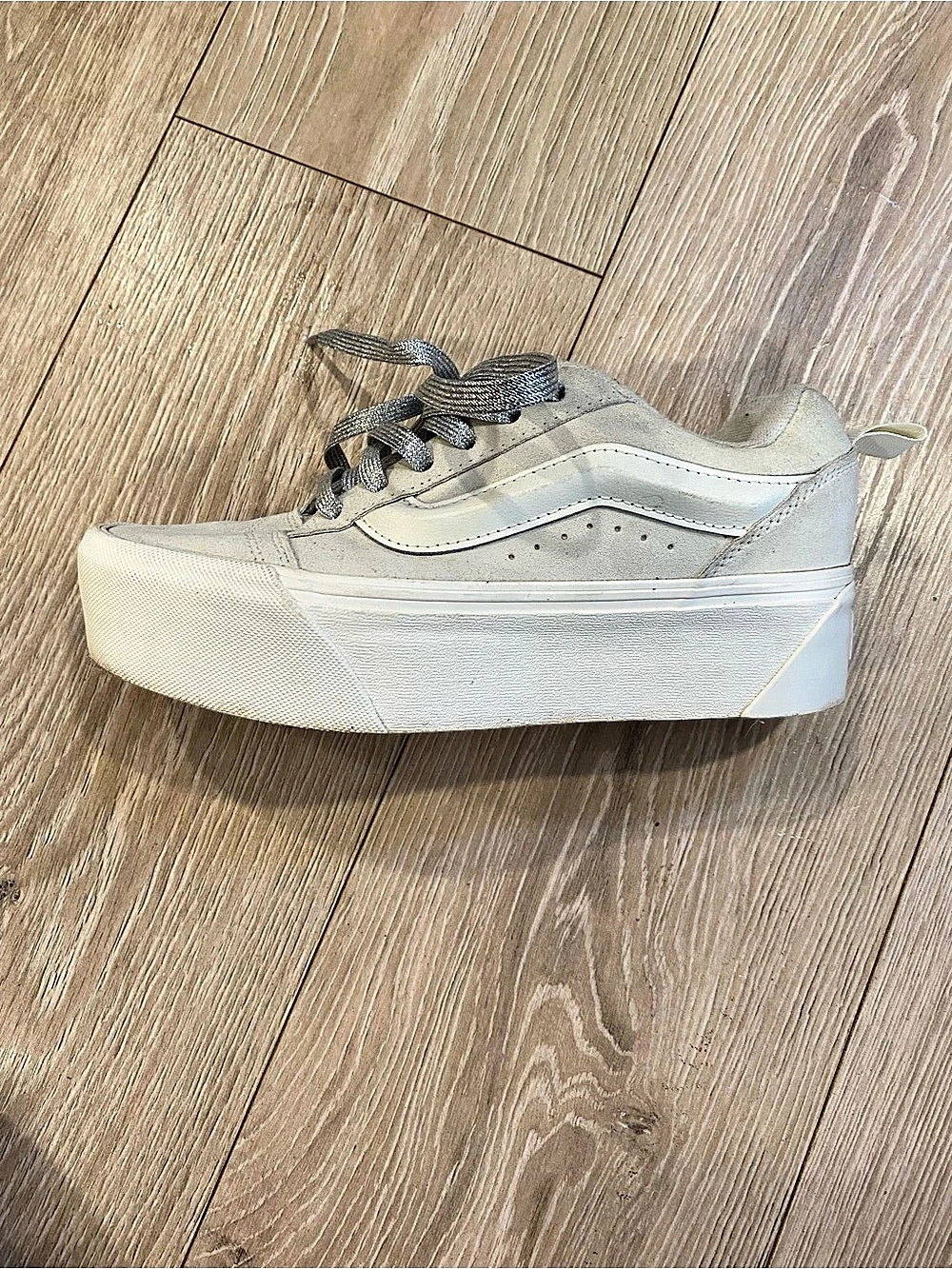 Vans Old Skool Sneakers in Cream & White US women 7.5